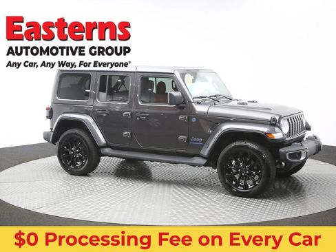Used 2025 Jeep Wrangler Unlimited Sahara AWD/4WD image 43