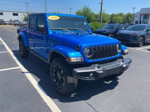 Used 2025 Jeep Gladiator Sport AWD/4WD image 10