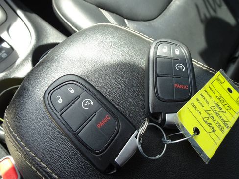 Used 2017 Jeep Cherokee Limited AWD/4WD image 29