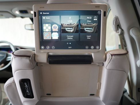Used 2017 Chrysler Pacifica Limited w/ UConnect Theater Package FWD image 34