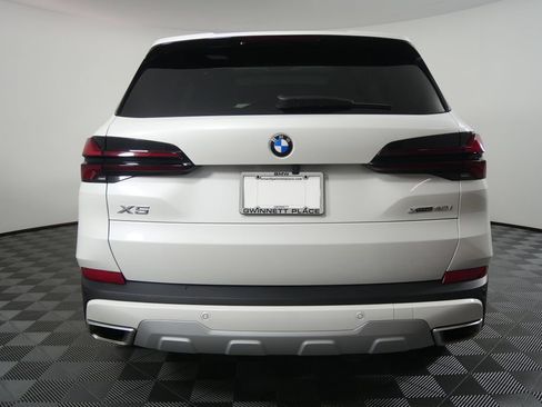 Used 2024 BMW X5 xDrive40i w/ Parking Assistance Package AWD/4WD image 4
