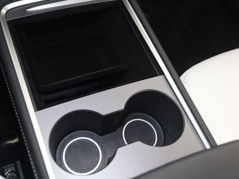 Used 2025 Tesla Model Y Long Range image 29