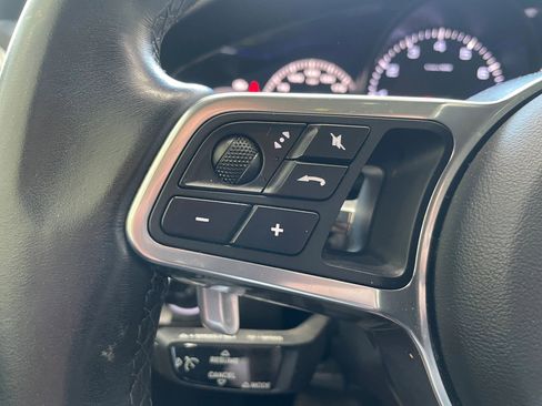 Used 2019 Porsche Cayenne AWD/4WD image 11