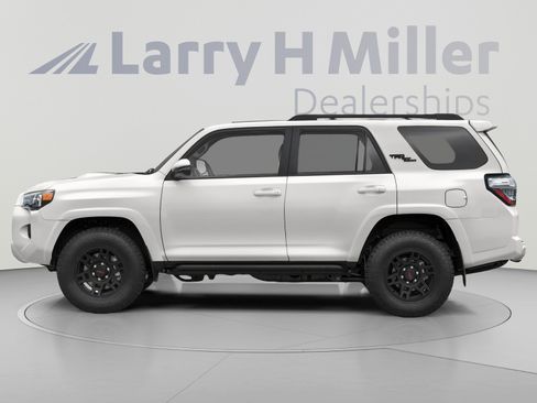 Used 2024 Toyota 4Runner TRD Off-Road Premium w/ Moonroof Package AWD/4WD image 3