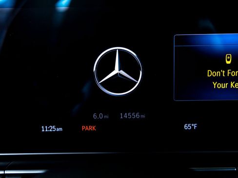 Used 2025 Mercedes-Benz GLE 350 4MATIC image 17