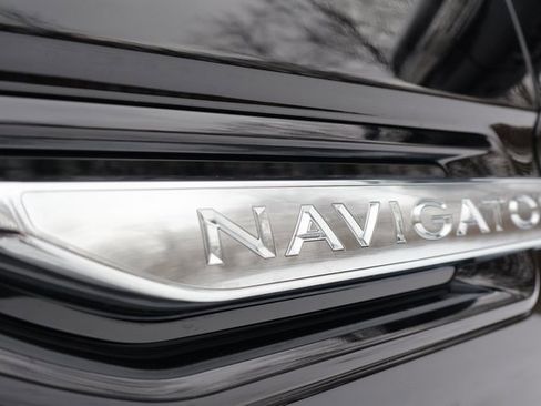 Used 2021 Lincoln Navigator Reserve image 11
