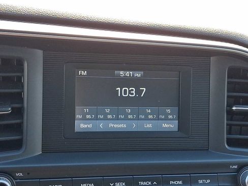 Used 2020 Hyundai Elantra SE w/ Cargo Package (C1) image 16