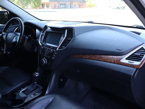 Used 2017 Hyundai Santa Fe Limited AWD/4WD image 17