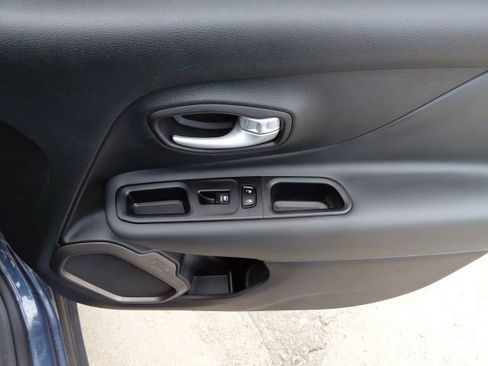 Used 2023 Jeep Renegade Latitude image 31