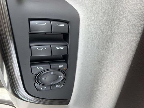 Used 2023 GMC Acadia SLT w/ Preferred Package FWD image 8