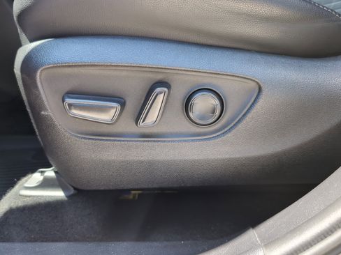 Used 2022 Toyota Highlander XSE AWD/4WD image 16