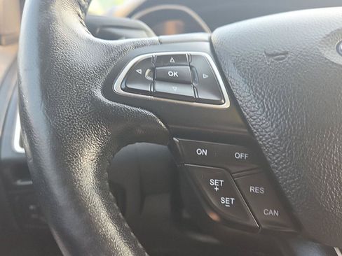 Used 2017 Ford Focus Titanium FWD image 23