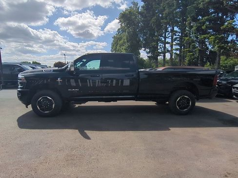New 2026 RAM 2500 Laramie AWD/4WD image 4