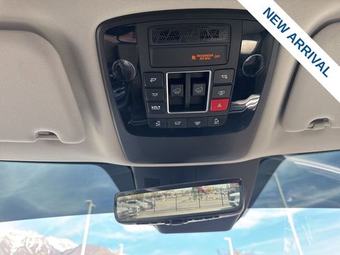 Used 2025 Kia Carnival SX Prestige image 28