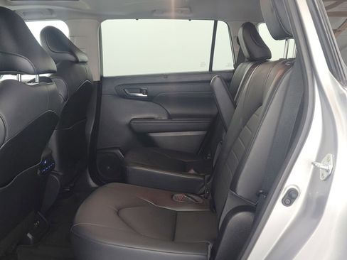 Certified 2021 Toyota Highlander XLE image 16