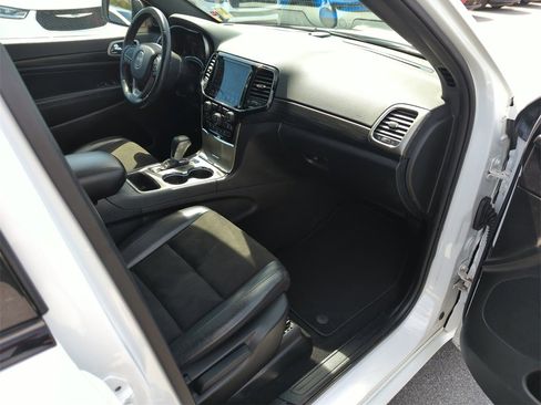 Used 2020 Jeep Grand Cherokee Altitude image 36