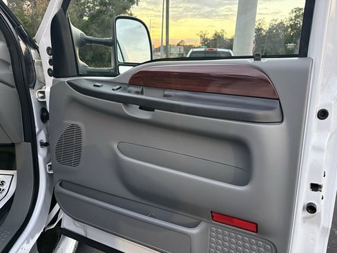 Used 2006 Ford F350 XL image 19