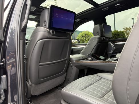 Used 2025 Cadillac Escalade Sport Platinum AWD/4WD image 37
