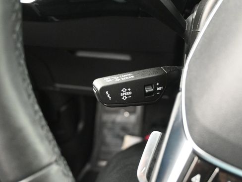 Used 2022 Audi e-tron Premium Plus w/ Premium Plus Package image 19