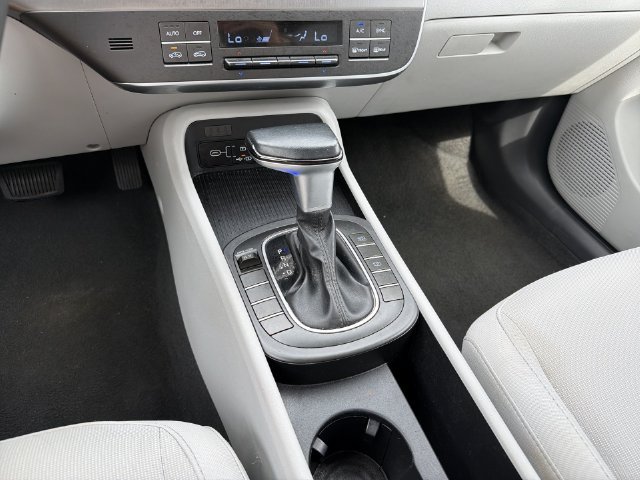 Certified 2025 Hyundai Kona SEL FWD image 23