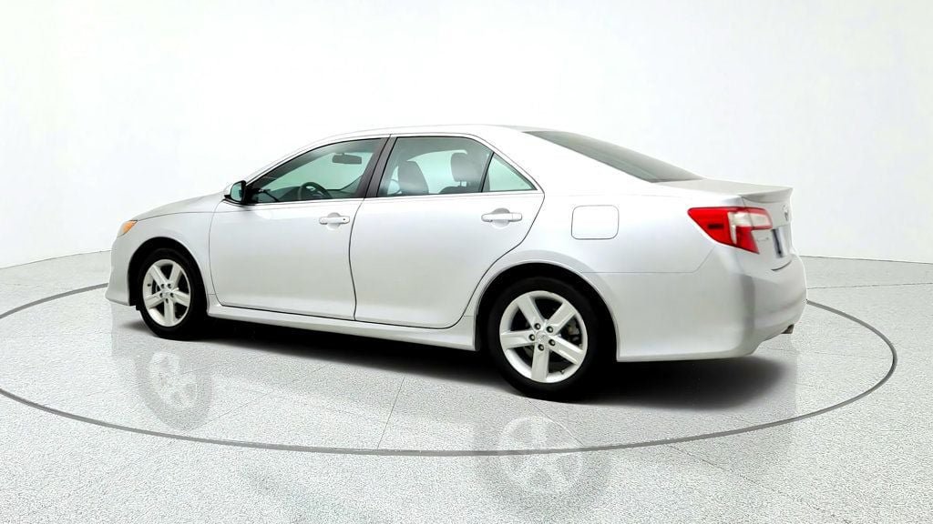 Used 2014 Toyota Camry SE FWD image 7