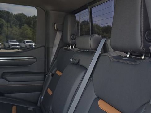 Used 2024 GMC Sierra 1500 AT4 w/ Technology Package AWD/4WD image 32
