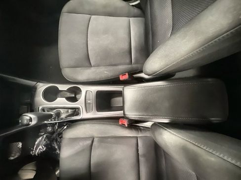 Used 2018 Chevrolet Cruze LT w/ Convenience Package image 20