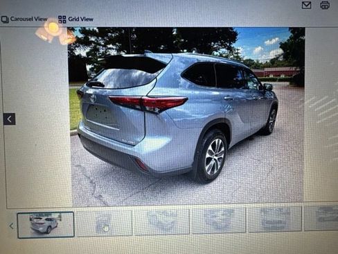 Used 2021 Toyota Highlander XLE AWD/4WD image 5