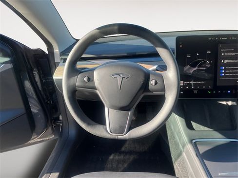 Used 2023 Tesla Model 3 Standard Range image 12