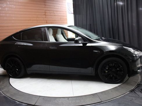 Used 2023 Tesla Model Y 2WD image 15