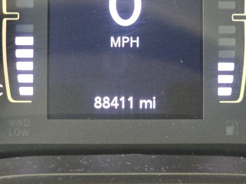 Used 2020 Jeep Cherokee Latitude FWD image 25