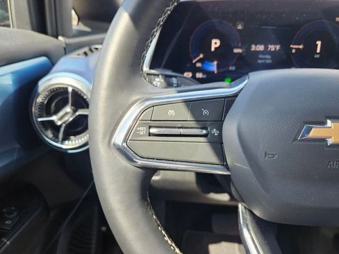 Used 2025 Chevrolet Equinox EV LT image 14