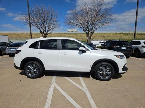 New 2026 Honda HR-V LX image 4