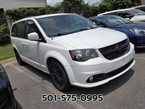 Used 2020 Dodge Grand Caravan SE FWD image 3