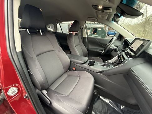 Used 2023 Toyota Venza LE image 23