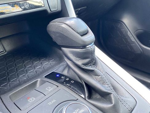 Used 2022 Toyota RAV4 LE image 19