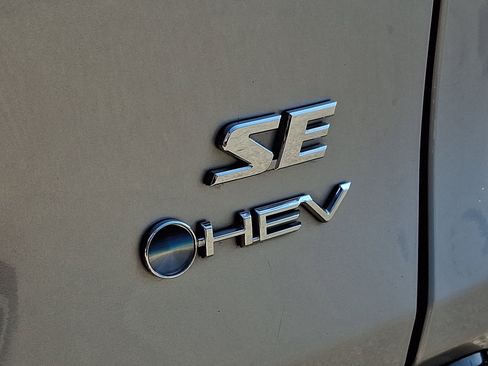 Used 2025 Toyota RAV4 SE AWD/4WD image 31