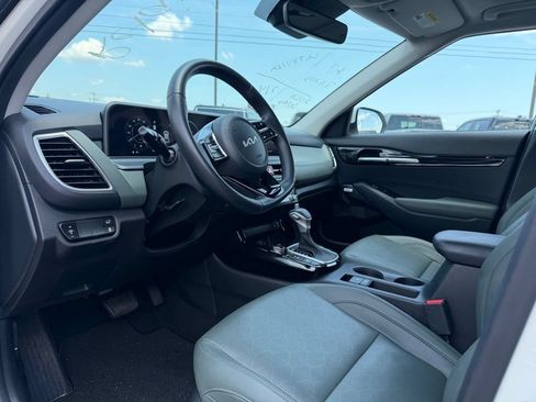 Certified 2024 Kia Seltos SX w/ SX Sunroof Package AWD/4WD image 9