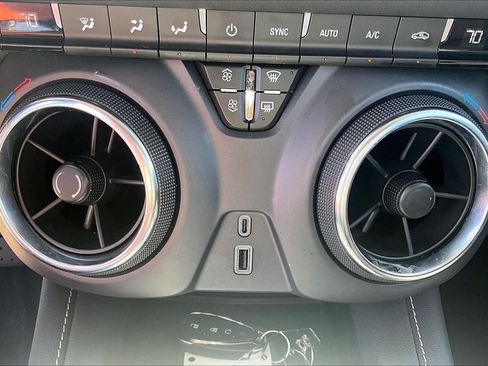 Used 2025 Chevrolet Blazer LT FWD image 16