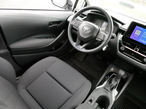 Certified 2025 Toyota Corolla LE image 9