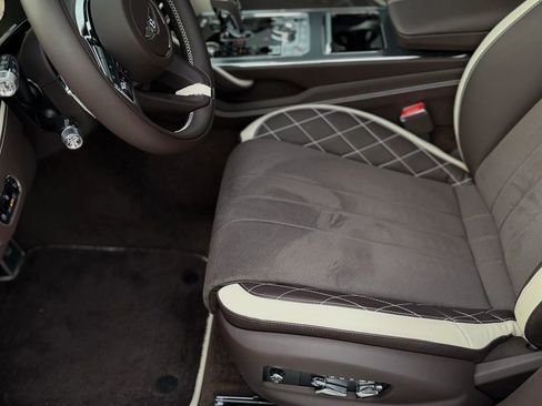 Used 2024 Bentley Flying Spur W12 image 12