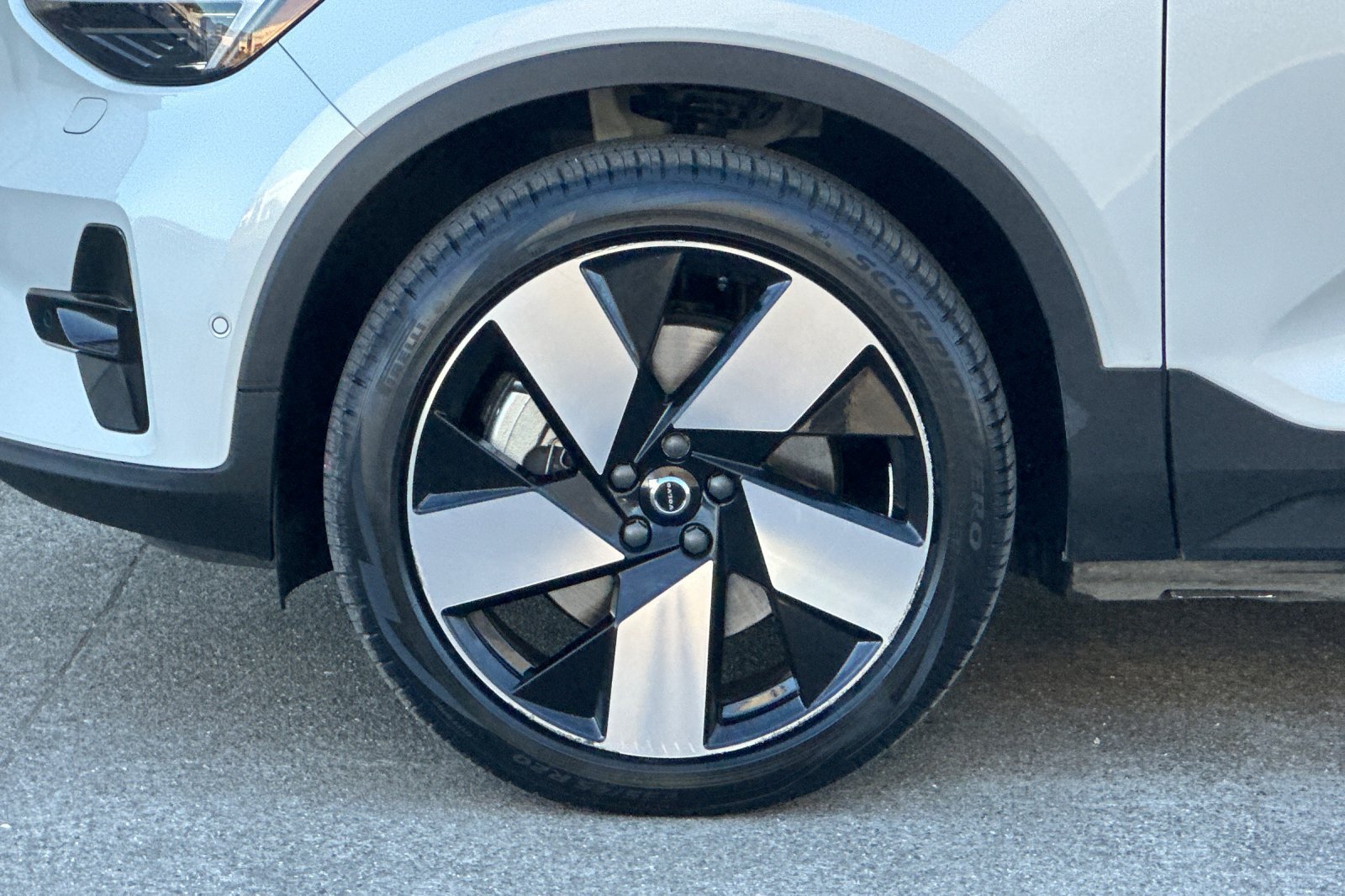 Certified 2023 Volvo XC40 Recharge Ultimate w/ Protection Package Premier AWD/4WD image 12
