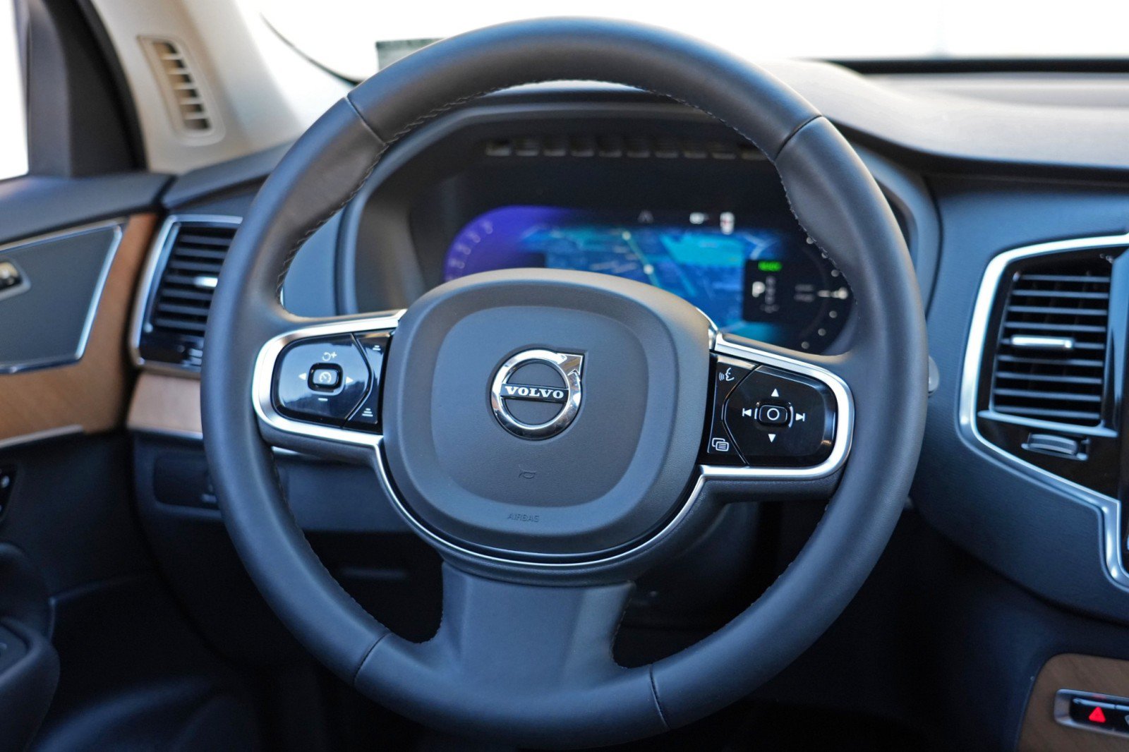 Used 2023 Volvo XC90 T8 Plus AWD/4WD image 22