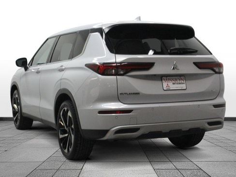 Used 2022 Mitsubishi Outlander SE image 5