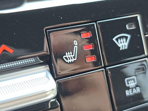 New 2025 Nissan Armada SL w/ Captain's Chari Seat Package image 9