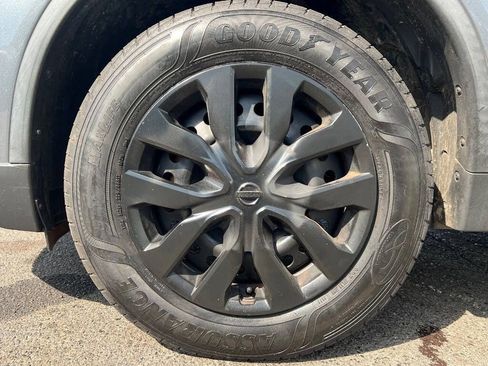 Used 2020 Nissan Rogue S image 25