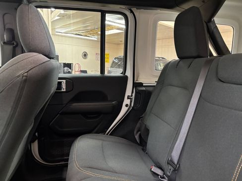 Used 2025 Jeep Wrangler Unlimited Sahara AWD/4WD image 39
