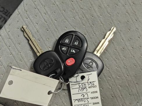 Used 2015 Toyota Sienna LE image 11