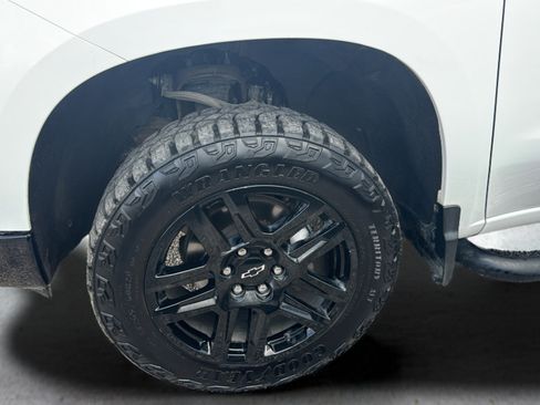 Used 2022 Chevrolet Silverado 1500 Custom Trail Boss AWD/4WD image 17