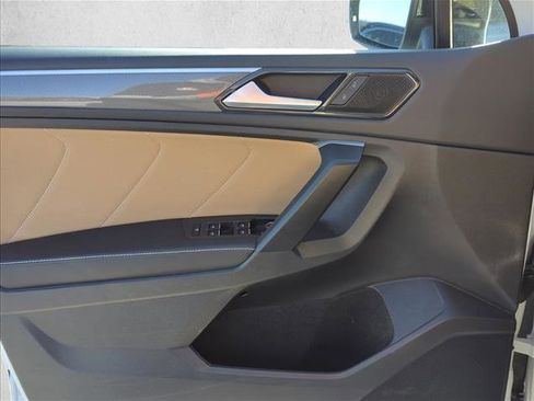 Used 2023 Volkswagen Tiguan SE R-Line image 8